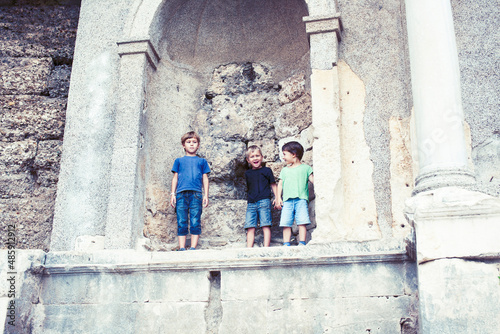 Canvas Print little boy exploring ancient architecture, lifestyle people on summer vacation