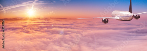 Passengers commercial airpl...