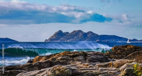 Olas en el mar con las islas Cíes. photo