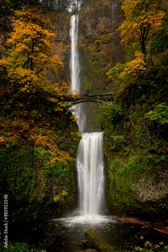 Multnomah Waterfall in autuumn © Torsten