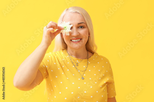 Smiling mature woman holdin...