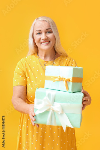 Smiling mature woman holdin...