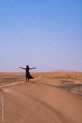 Obraz na płótnie woman in long black dress, freedom in the desert w salonie