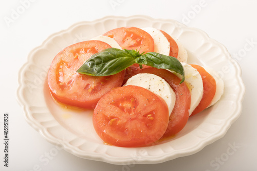 トマトとモッツァレラチーズのカプレーゼ
