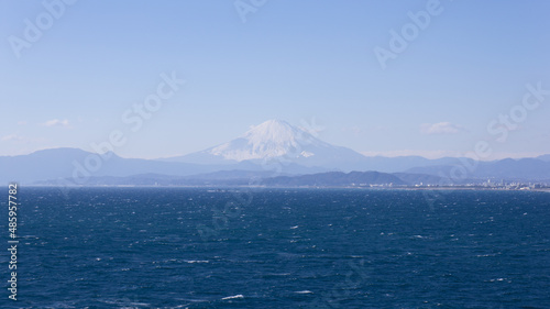 海から見た富士山