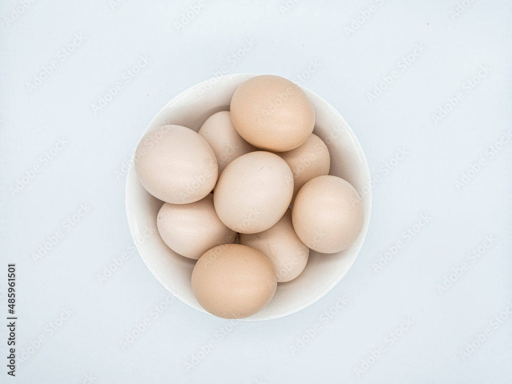 그릇에 담긴 신선한 계란 그릇에 담긴 신선한 계란