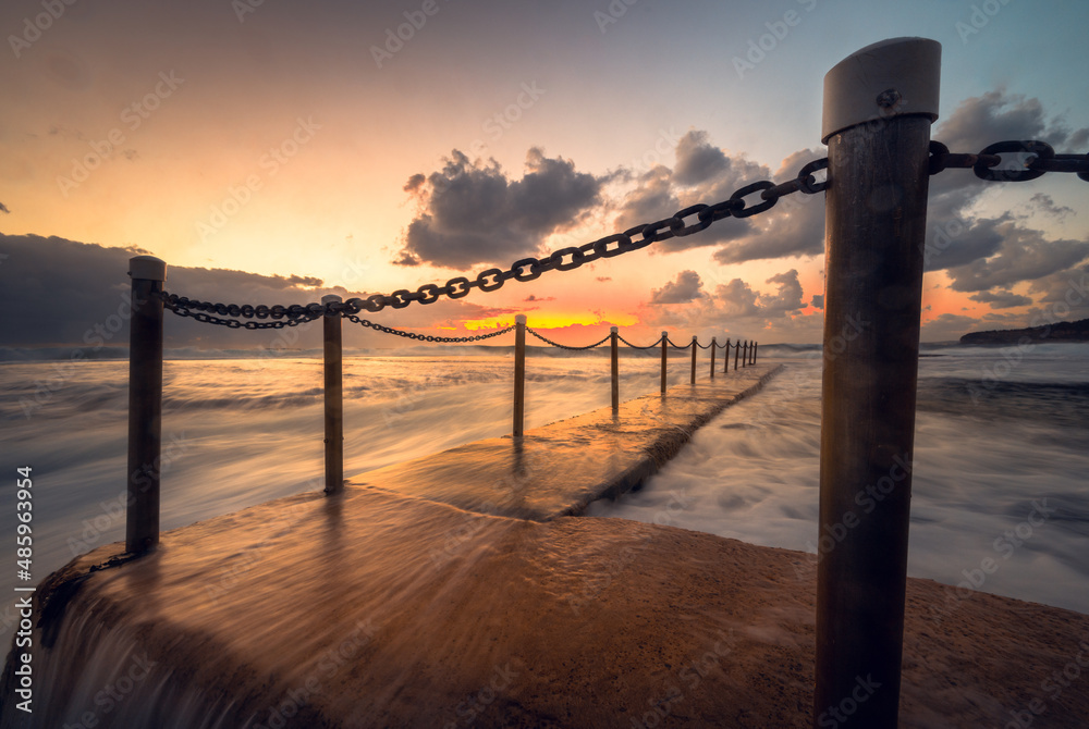 Obraz premium sun set over the rock pool in sea