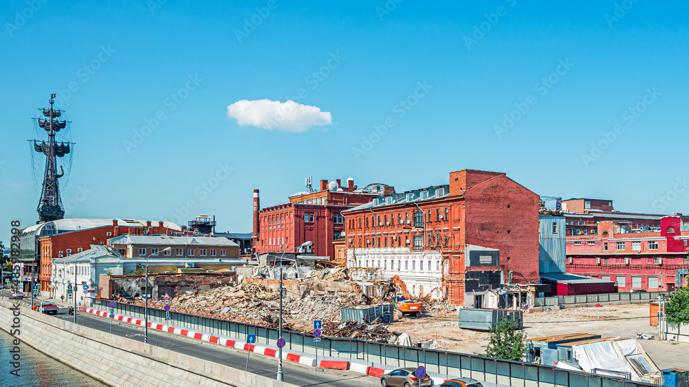 The buildings of the Krasny Oktyabr factory and the dismantling of the building on Bolotnaya Embankment in Moscow