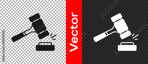 Black Auction hammer icon isolated on transparent background. Gavel - hammer of judge or auctioneer. Bidding process, deal done. Auction bidding. Vector