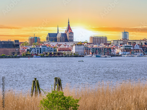 Altstadt von Rostock bei Sonnenuntergang