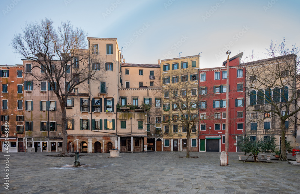  Facades of buildings on the Campo del Ghetto nuovo square in the Jewish Ghetto district. Venice, Italy.