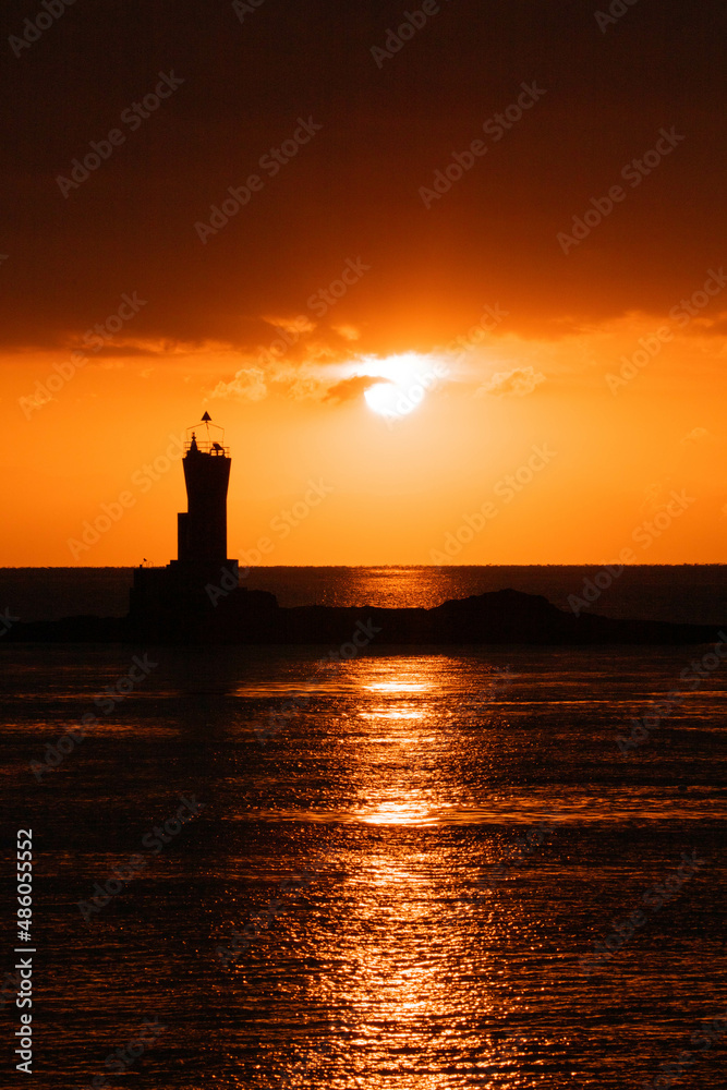 灯台と朝日