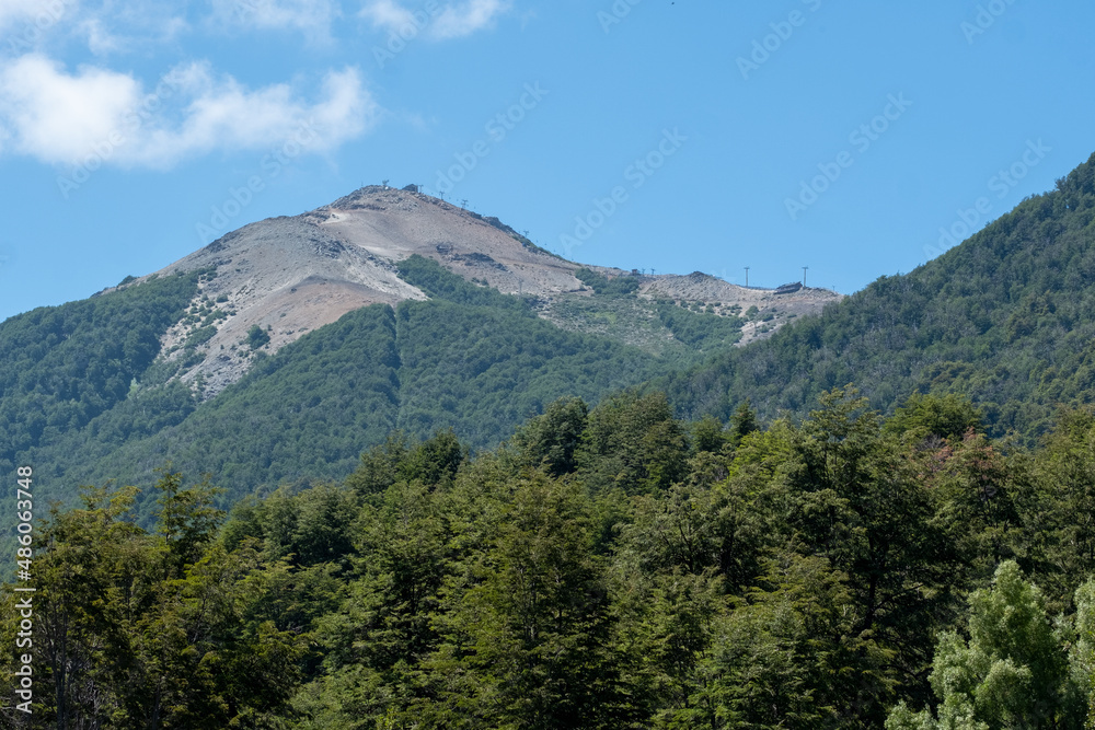 Obraz premium Lake in the mountains in the summer 