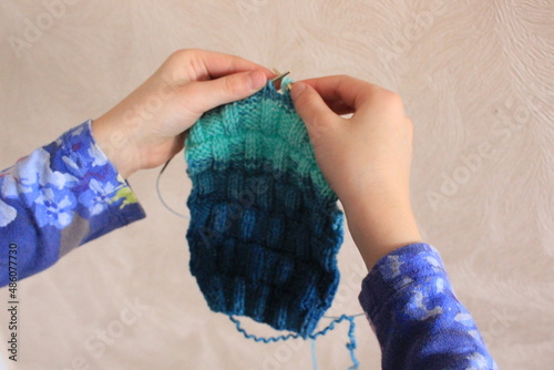 Tableau sur toile The canvas is knitted from melange yarn with knitting needles