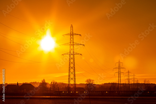 sonnenuntergang abendrot mit stromleitung solarstrom in der schweiz photo