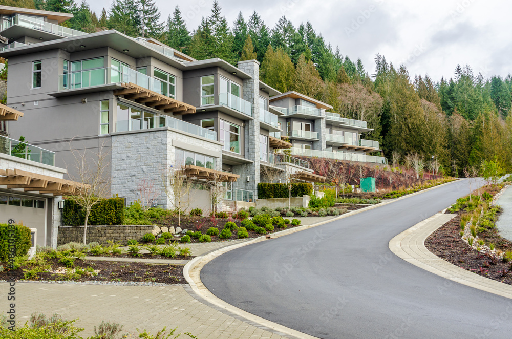 Obraz premium A very neat house with gorgeous outdoor landscape in suburbs of Vancouver, Canada