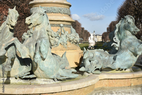 Fontaine du jardin des Grands Explorateurs à Paris. France photo