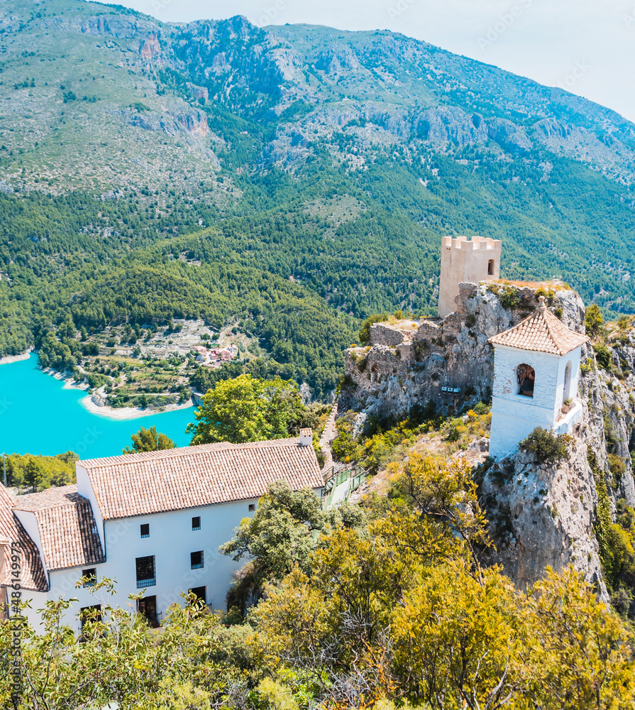 Embalse y castillo de Guadalest (Alicante-España)