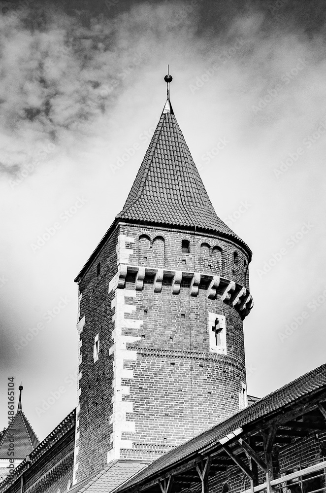 Old tower black and white photo wallpaper pattern background tile 