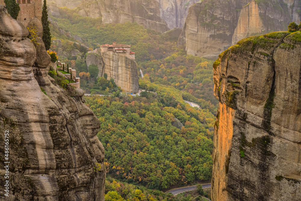 Fototapeta premium Beautiful Sunrise in the valley of Meteora