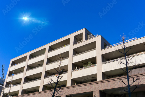 The appearance of the condominium and the refreshing blue sky scenery_sky_b_38 © koni film