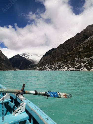 Paseo en bote por la laguna Parón 