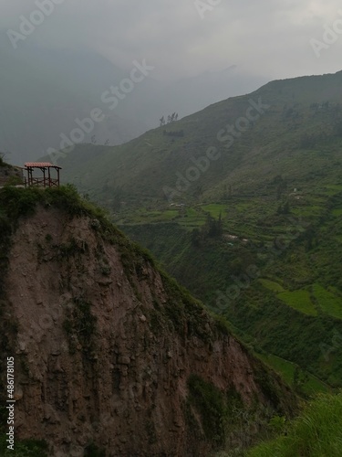 Mirador en medio de la naturaleza 