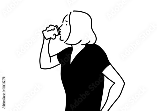 コーヒー、もしくはジュースを勢いよく飲む人。