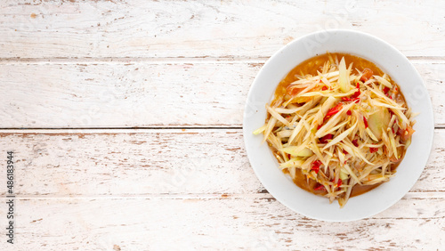 Fotografie Som Tum Pla Ra, Thai E-San food, spicy papaya salad with pickled fish, tomato, l