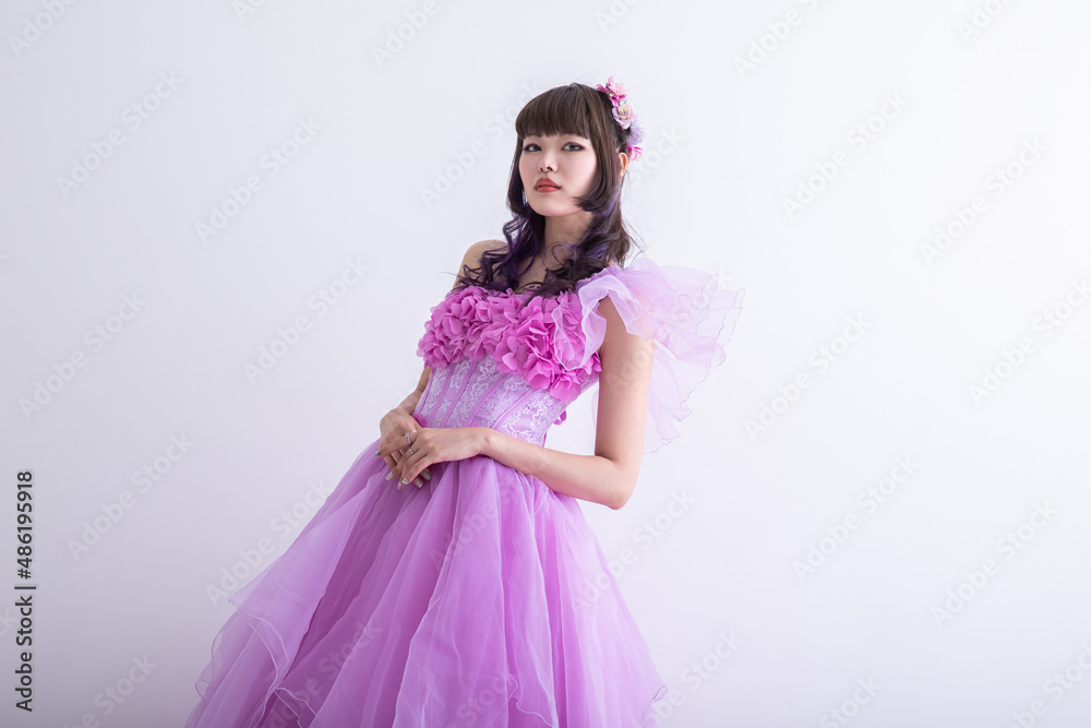 ピンクのシフォンドレスを着た女性 dress
ピンクのシフォンドレスを着た女性 dress