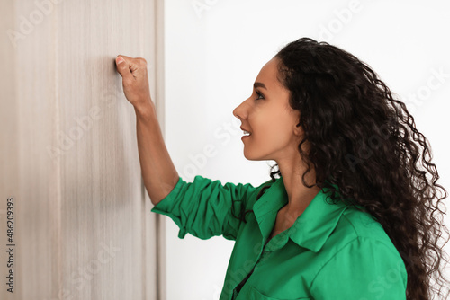 Valokuva Closeup of lady knocking on the wooden door