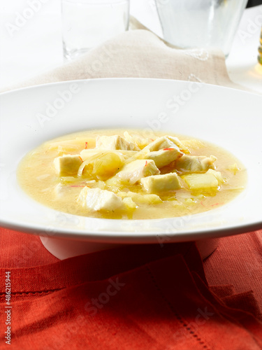 Sopa de lubina y patata sobre plato hondode pocelana blanca. Sea bass and potato soup on a white porcelain bowl