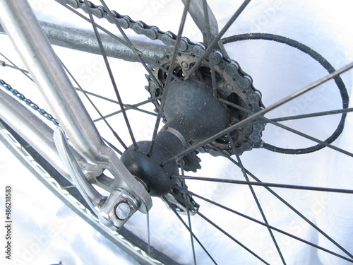 Démontage et entretien d'un moyeu de roue de vélo.