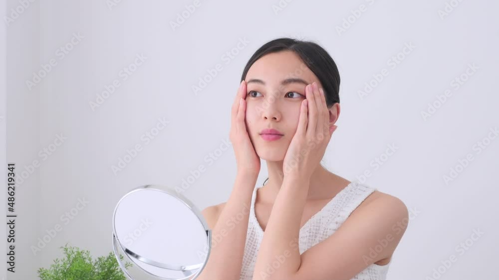 女性　美容　フェイシャルケア