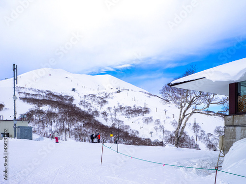 The top of a ski resort seen from the mountainside (Niseko, Hokkaido, Japan) © Mayumi.K.Photography