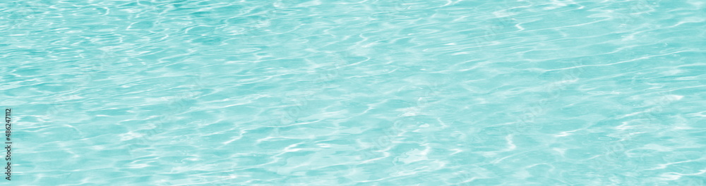 Pool, Schwimmbad, Hintergrund und Textur blaues Wasser mit Wellen im Sonnenlicht, Wassertextur	