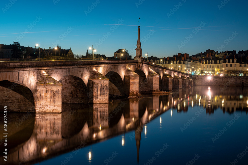 Le pont Jacques Gabriel à Blois