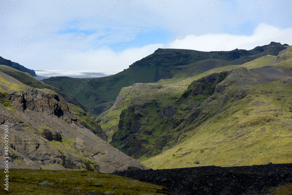 Landschaft am Schmelzwasserfluss des Gletschers Solheimajökull Landschaft am Schmelzwasserfluss des Gletschers Solheimajökull