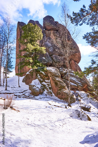 Krasnoyarsk pillars a place of rest for the inhabitants of the rock feathers