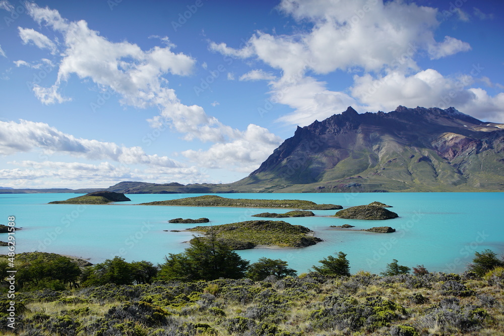 Naklejka premium lake and mountains, Perito Moreno 