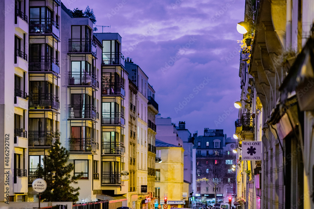 Fototapeta premium Un soir au Buttes Chaumont