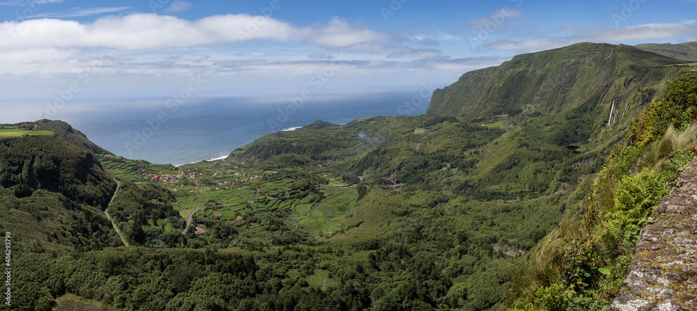Overview of the spectacular and green valley where Fajãzinha is located, from the Craveiro Lopes viewpoint.
Lajes das Flores, Flores Island.