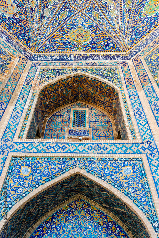 Facade of the Sher-Dor Madrasah, Registan, Samarkand, Uzbekistan, Central Asia
