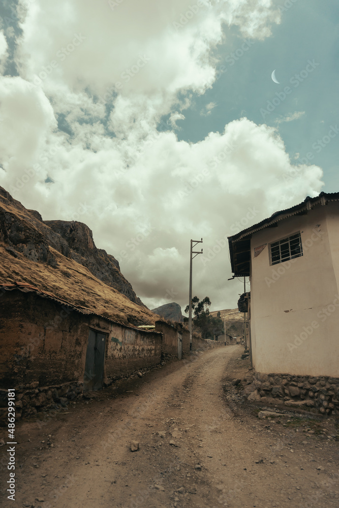 Fototapeta premium camino a lado de una casa andina para fondos y diseños ... path next to an Andean house for backgrounds and designs 