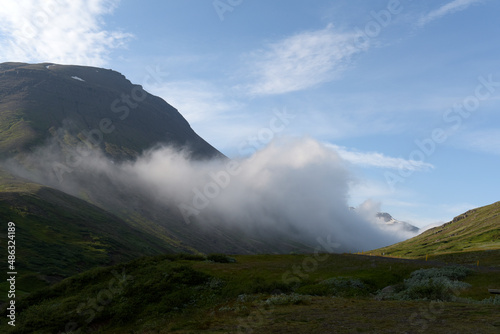 Nebelbank im Hochland entlang der Route 92 zwischen Reydarfjördur und Egilstadir