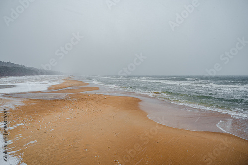 Fototapeta Naklejka Na Ścianę i Meble -  Zimowa plaża
