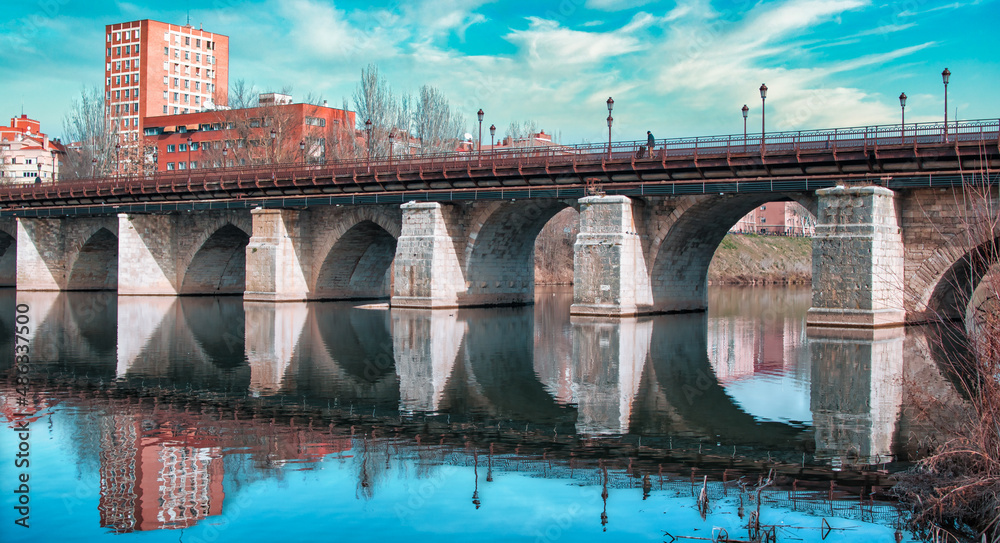 Puente Mayor De Piedra Sobre El R o Pisuerga Datado Del Siglo XI En La puente-mayor-de-piedra-sobre-el-r-o-pisuerga-datado-del-siglo-xi-en-la