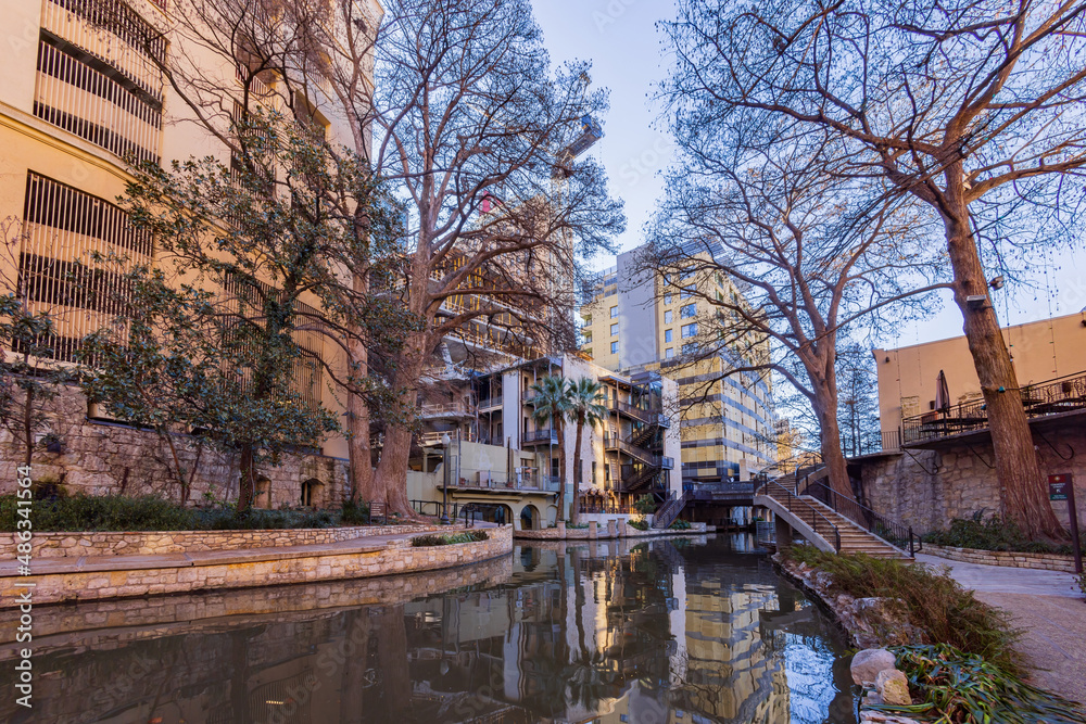 Naklejka premium Sunny view of Riverwalk