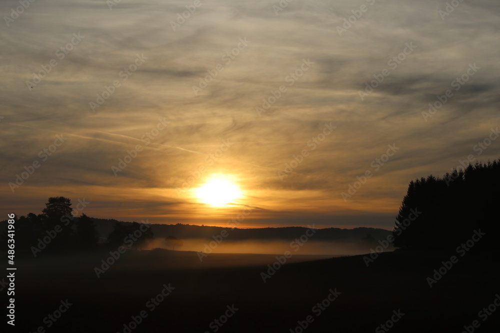 Fototapeta premium Sonnenaufgang auf der Schwäbischen Alb