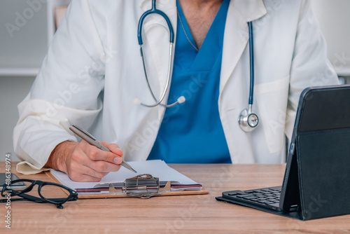 Bilde på lerret doctor working in the consultation or hospital